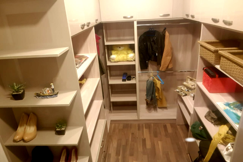 Dressing Rooms 6